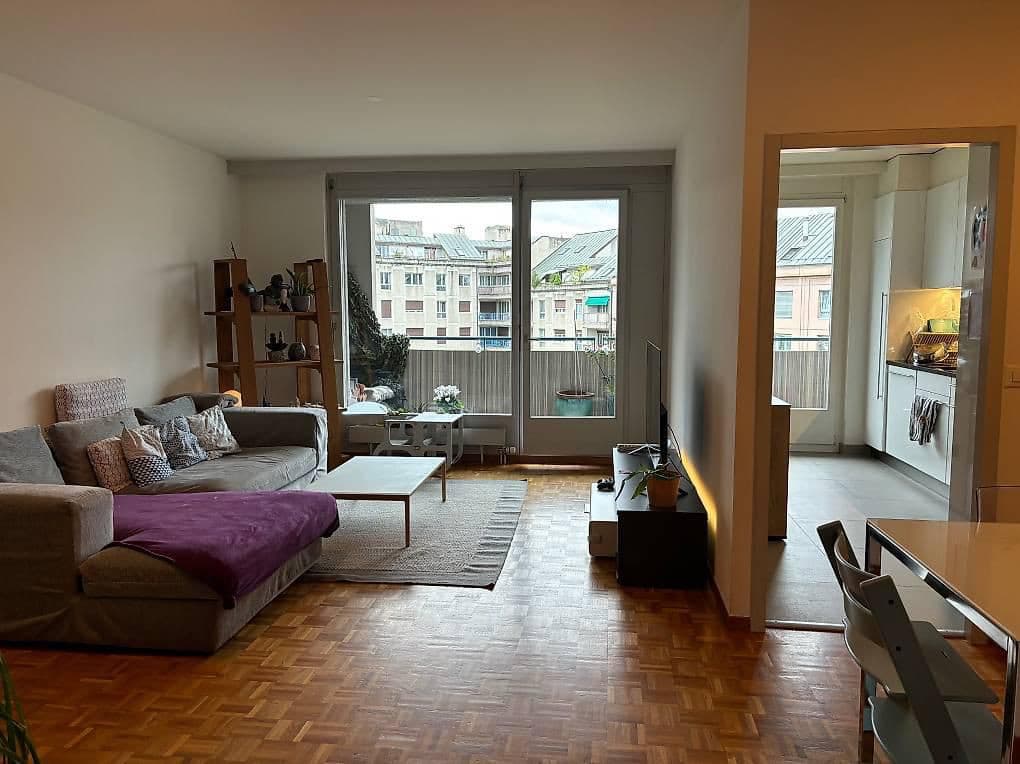 Appartement de 5 pièces au 4ème étage situé à Carouge 1227
